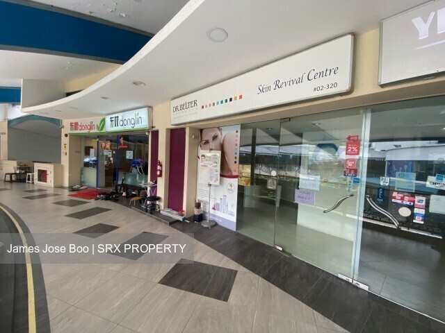 Elias Mall (D18), Retail #597352331